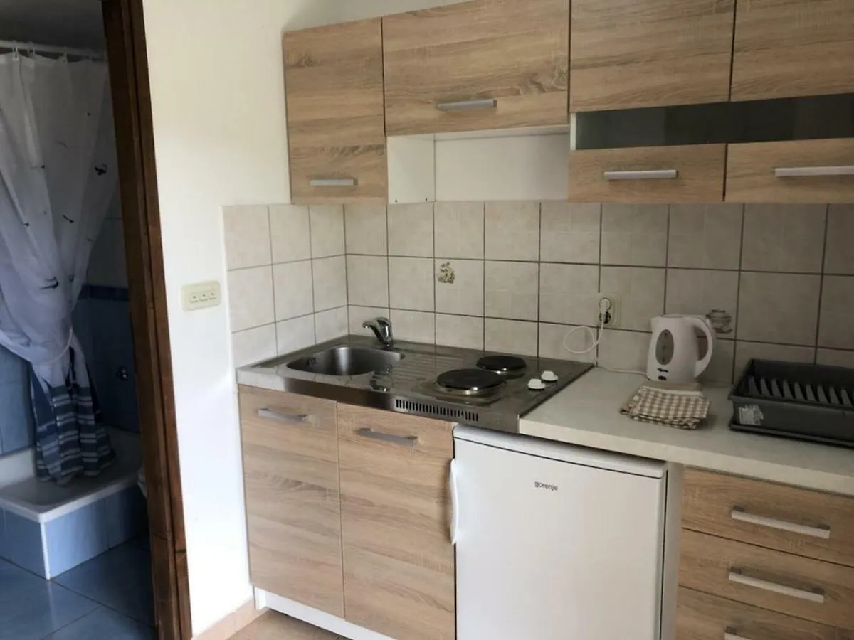 Apartments Ratko Kali 0*,