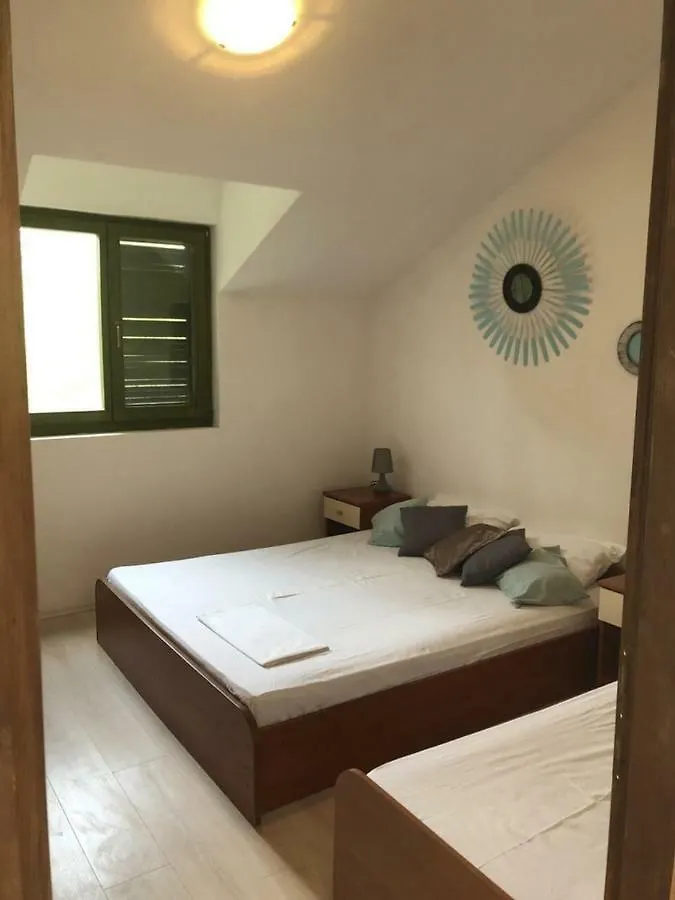 Apartments Ratko Kali 0*,